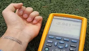 TCgeneratorGoogleGlass A thermoelectric generator developed as a wristband. The generator can be easily curved along with the shape of human body. (Image: KAIST)